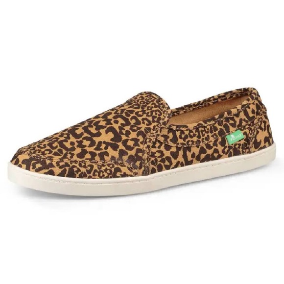 leopard print sanuks
